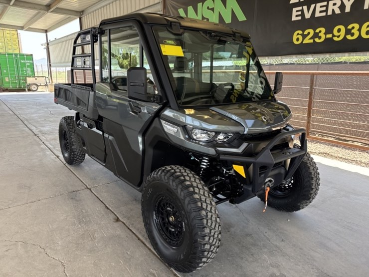 2023-can-am-defender-pro-limited-sxs-image-2