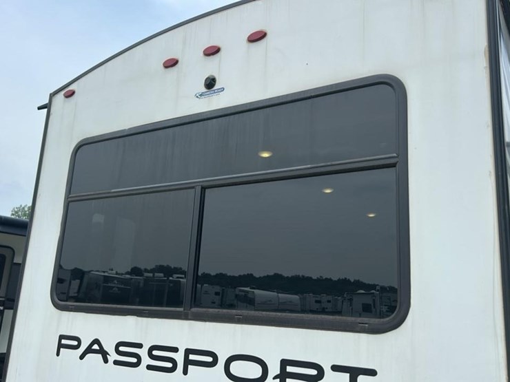 #142-•-2022-keystone-passport-grand-touring-series-2870rl-camper-image-28