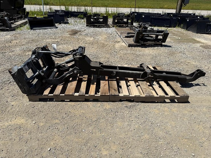 kubota-l4455a--4-pt-hitch-and-subframe-wh-auto-latch-uni-tach-image-1