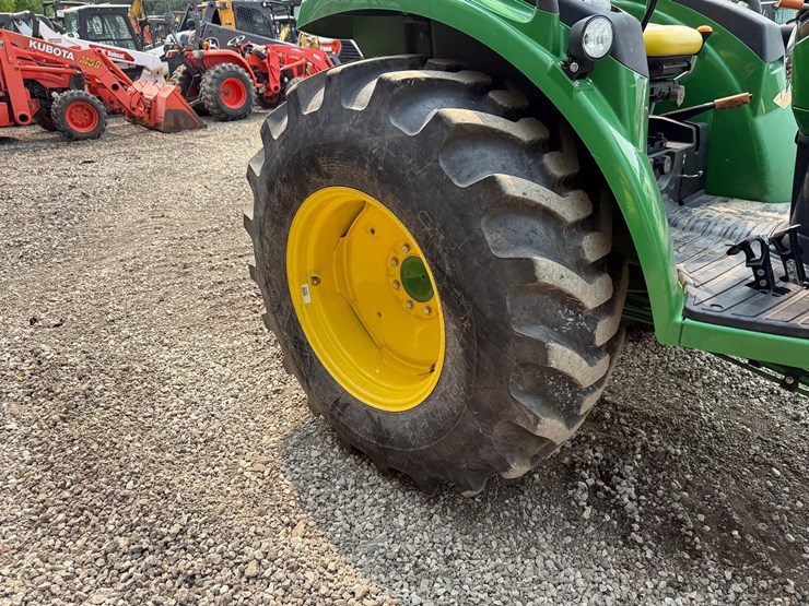 2023-john-deere-4052r-image-12