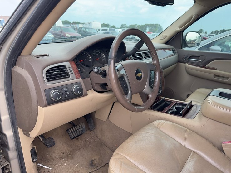 2009-chevrolet-tahoe-image-37