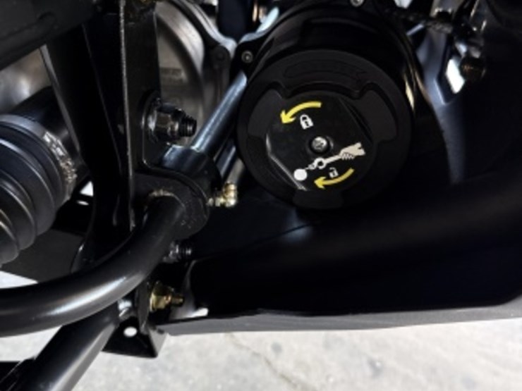 2023-can-am-defender-pro-limited-sxs-image-15