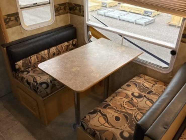 2008-heartland-cyclone-fifth-wheel-toyhauler-image-39