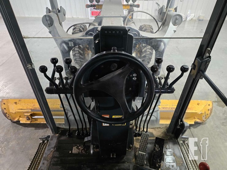 2011-deere-672g-image-14