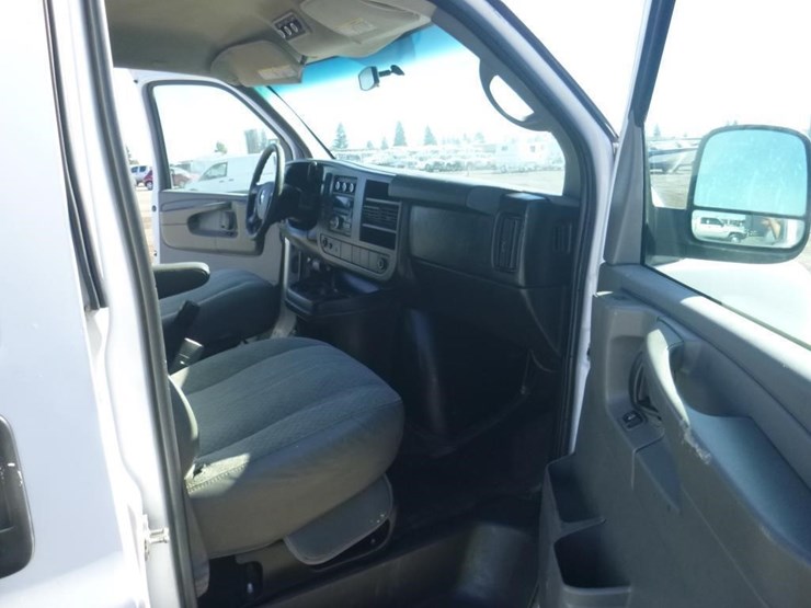 2013-chevrolet-express-3500-image-6