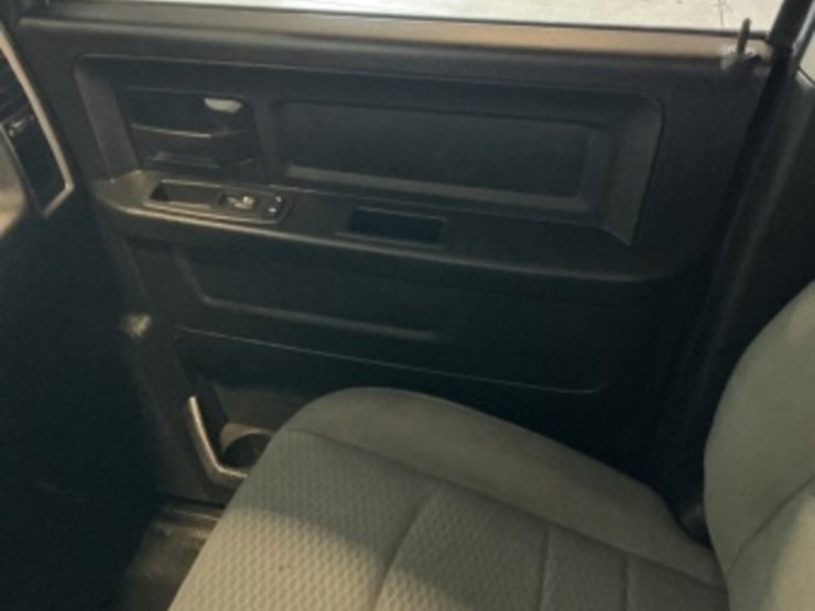 2016-dodge-1500-image-21