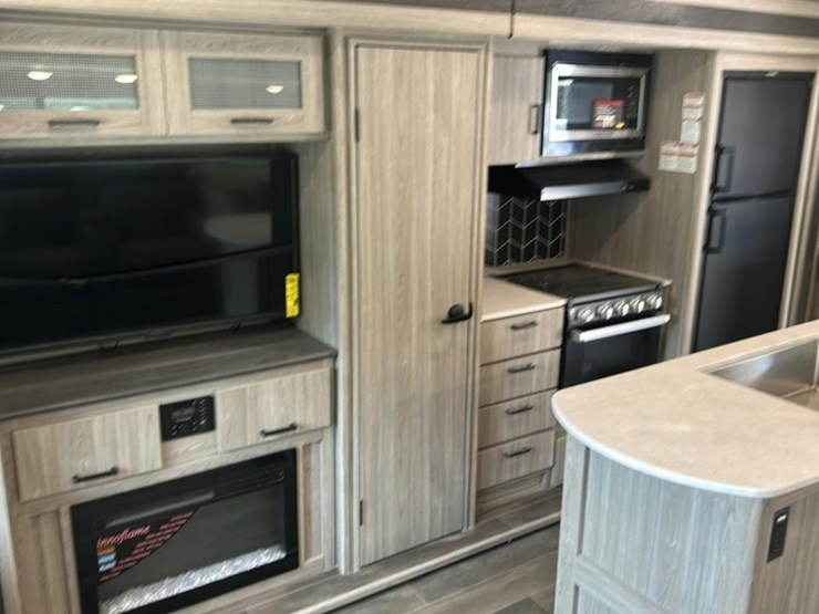 #142-•-2022-keystone-passport-grand-touring-series-2870rl-camper-image-51