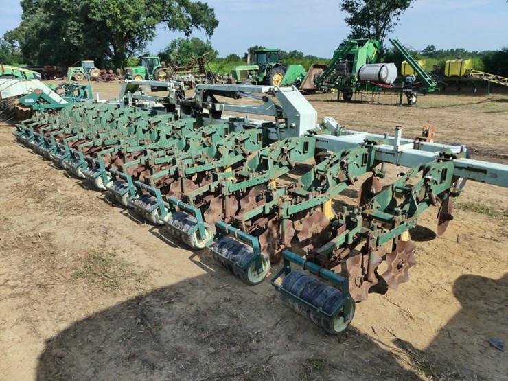 kmc-12-row-hydraulic-fold-rip-strip-rig-image-1