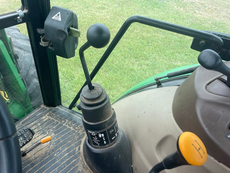 2004-john-deere-5520-image-39