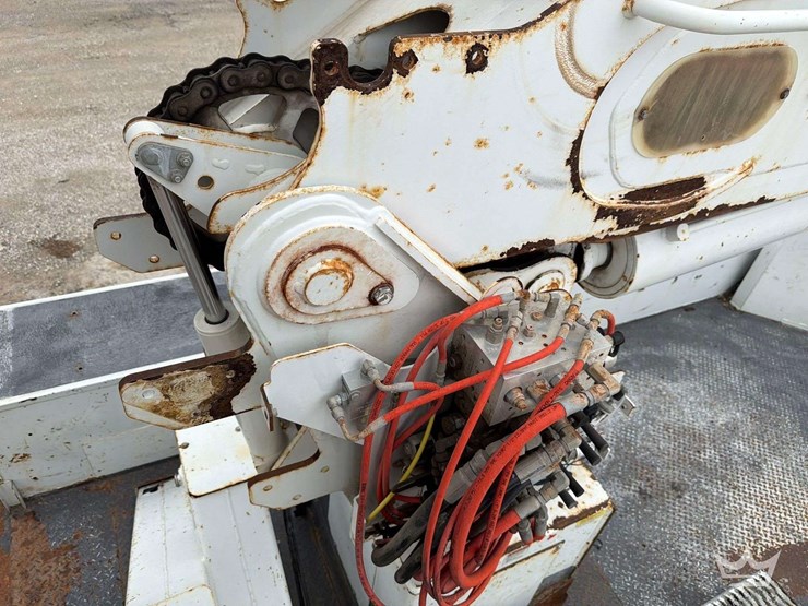 2016-freightliner-m2-106-image-26
