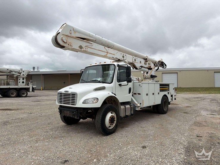 2016-freightliner-m2-106-image-44