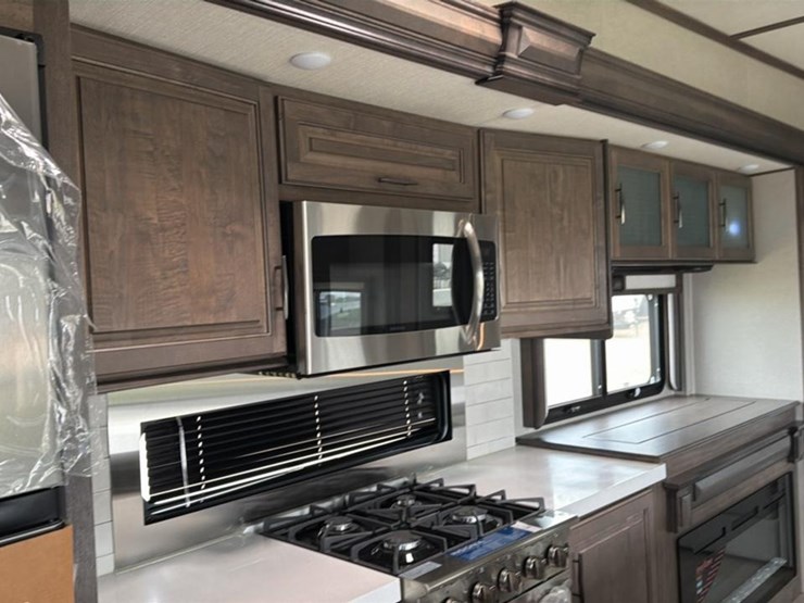 #138-•-2022-grand-design-solitude-345gk-camper-image-45