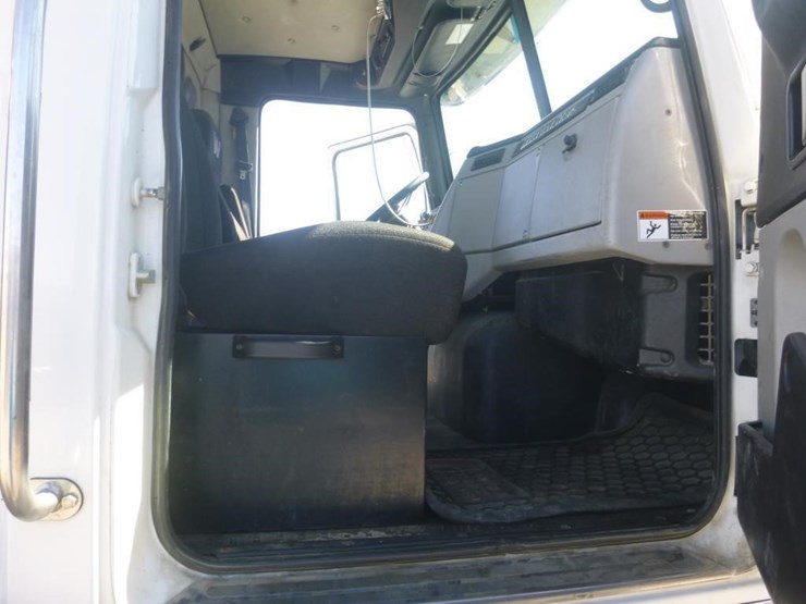 2019-western-star-4700sf-image-17