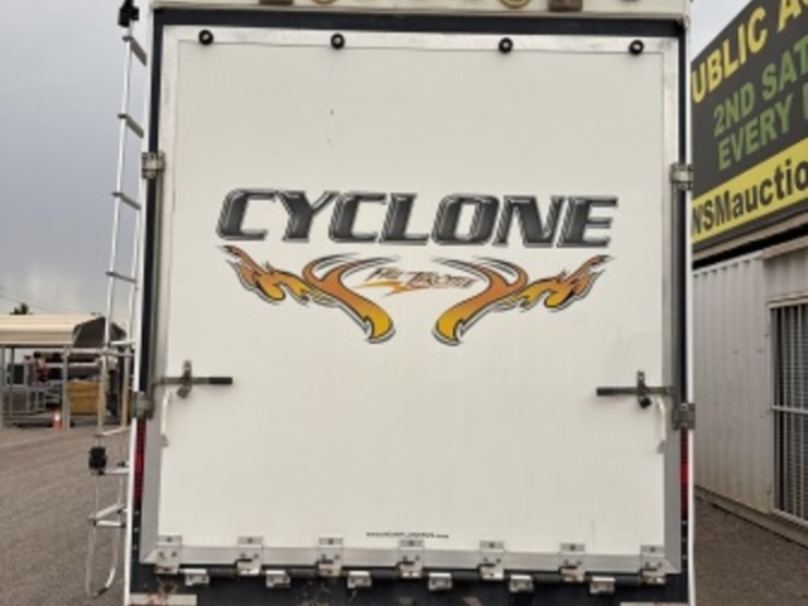 2008-heartland-cyclone-fifth-wheel-toyhauler-image-7