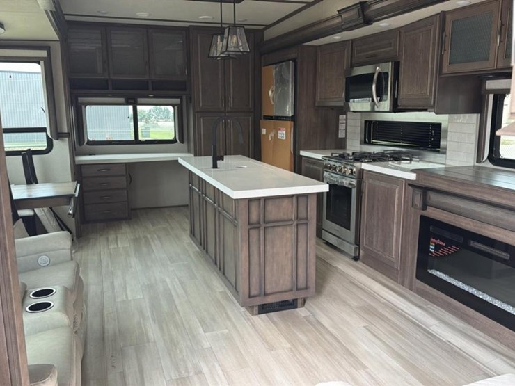 #138-•-2022-grand-design-solitude-345gk-camper-image-27