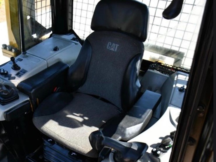 2019-caterpillar-d6n-lgp-image-8