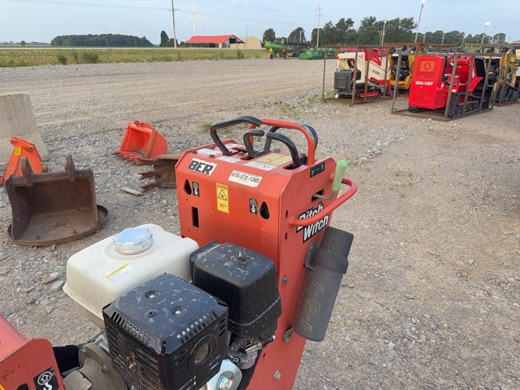 ditch-witch-c12-image-25