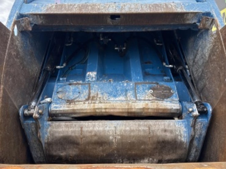 2018-mack-lr-rear-loading-trash-truck-image-45