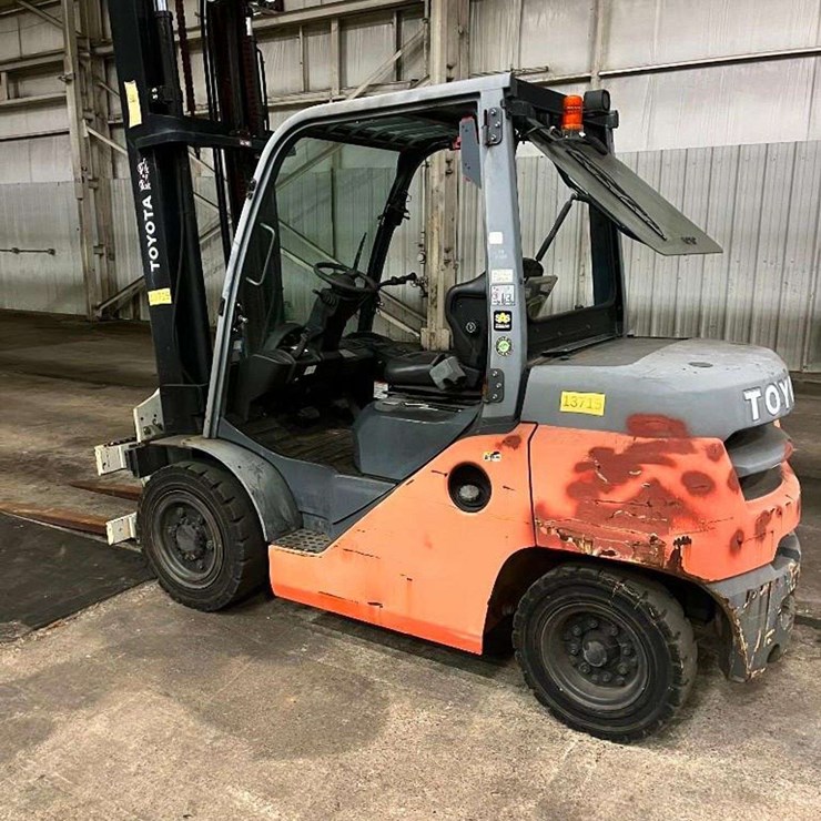 2015 Toyota 8FD35U 8,000lb. Diesel Forklift