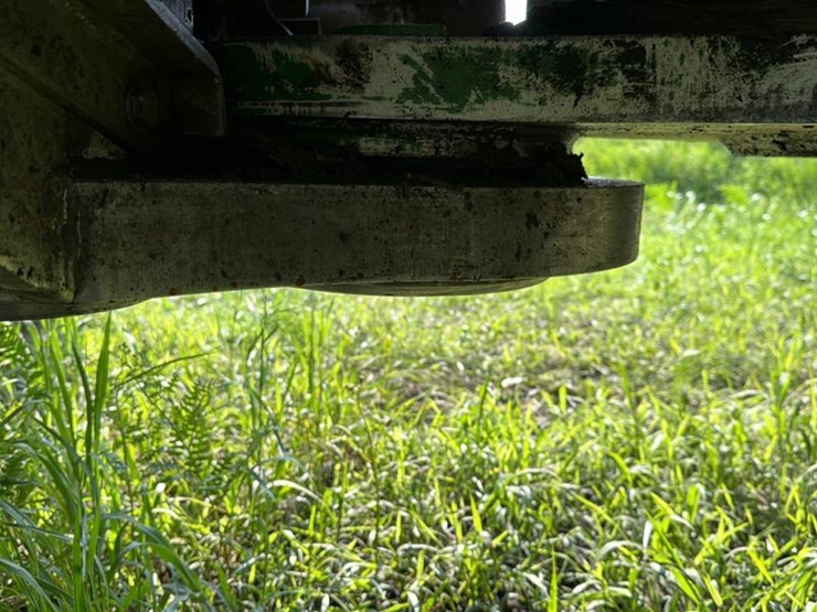 2015-deere-648l-image-37