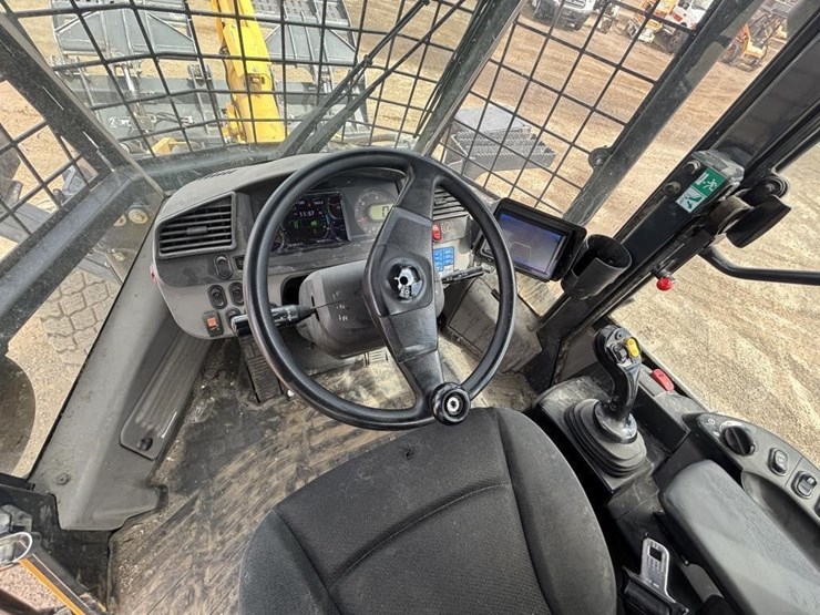 2019-komatsu-wa200-8-image-29