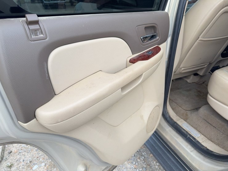2009-chevrolet-tahoe-image-26