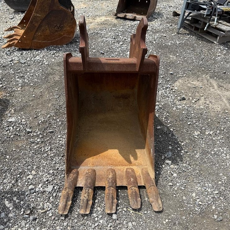 Kubota 24” Excavator Bucket