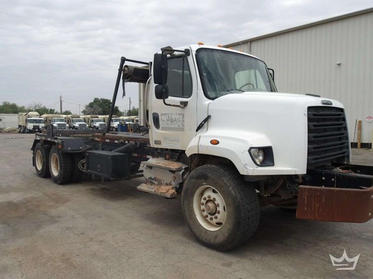2016-freightliner-108sd-image-2