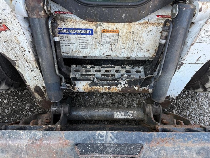 2015-bobcat-s650-image-10