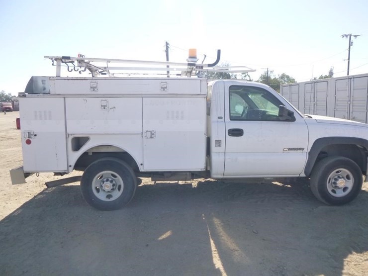 2003-chevrolet-silverado-2500hd-image-15