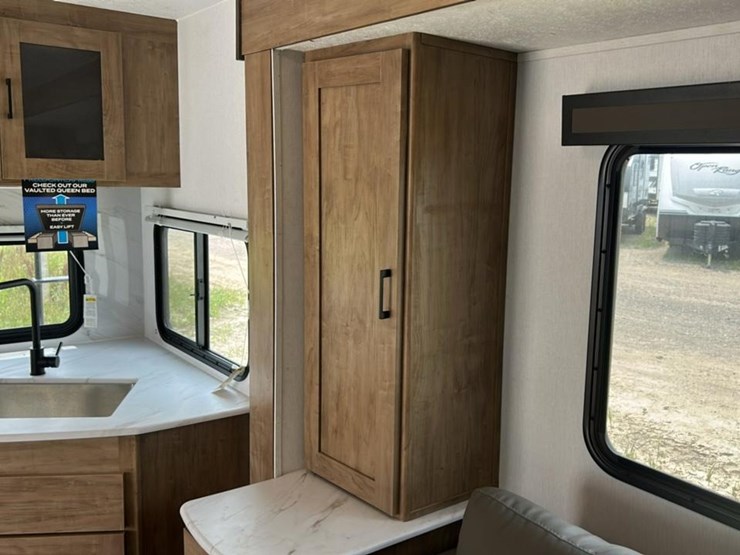 #143-•-2024-forest-river-coachmen-freedom-express-ultra-lite-246rks-camper-image-48