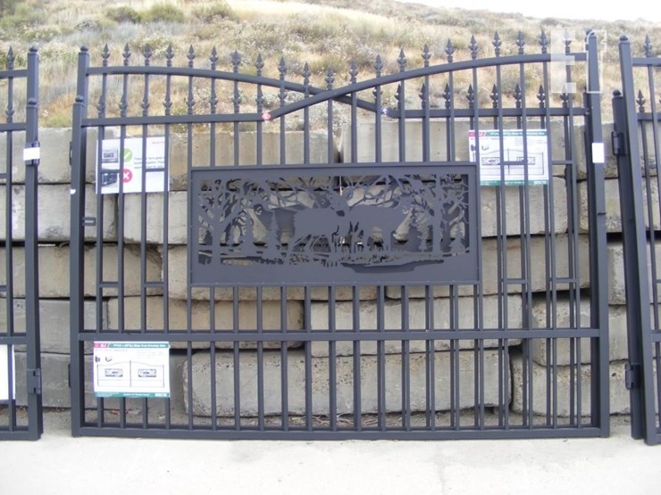 7'-x-20'-bi-parting-driveway-farm-gate-image-1