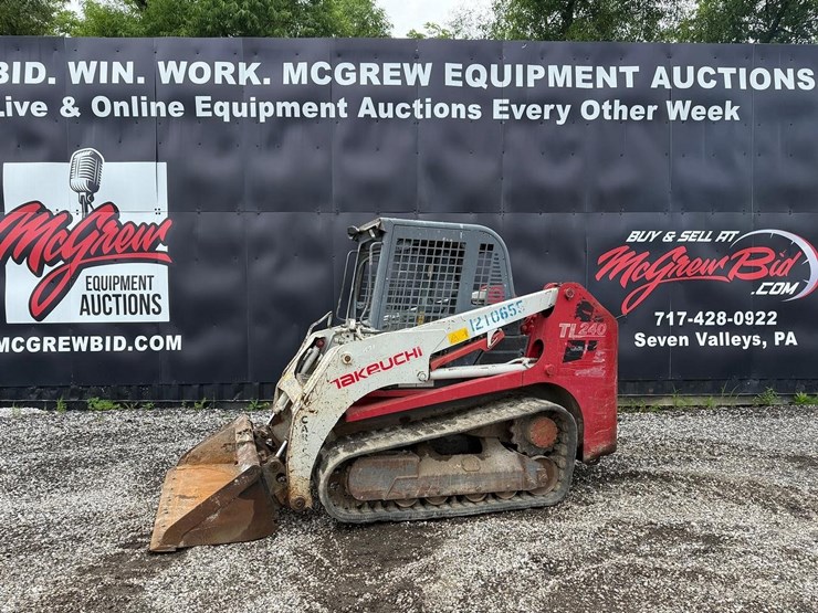 2011-takeuchi-tl240-image-1