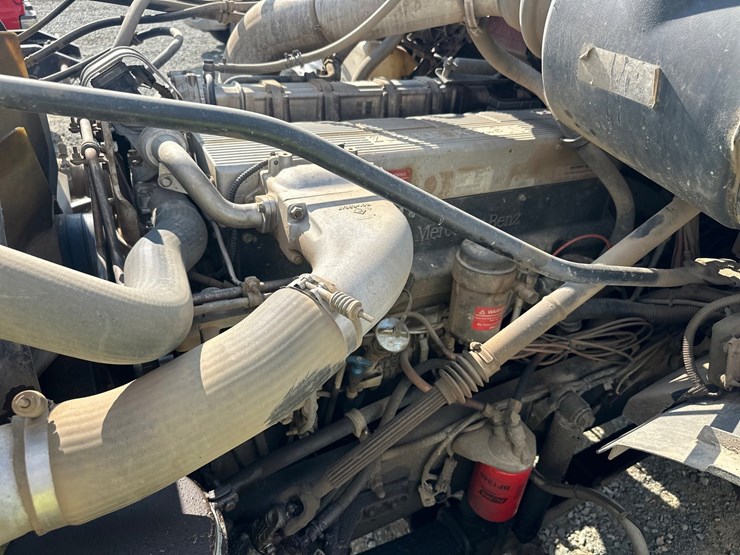 2007-sterling-l9500-image-36