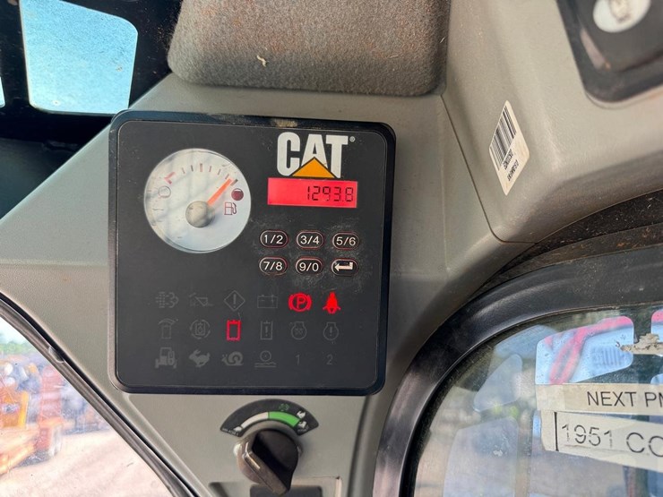 2017-caterpillar-249d-image-23