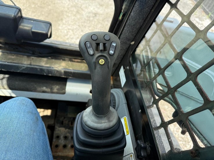 2011-bobcat-t190-image-20
