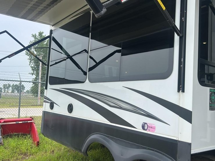 #139-•-2022-grand-design-solitude-310gk-camper-image-21