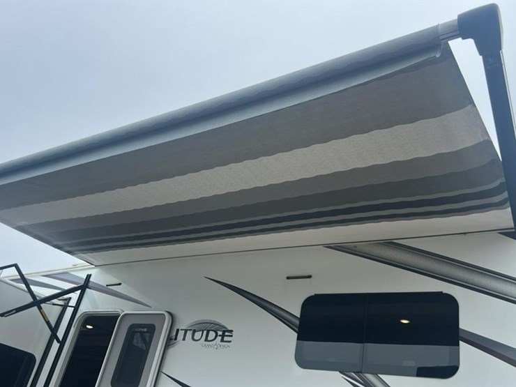 #138-•-2022-grand-design-solitude-345gk-camper-image-12