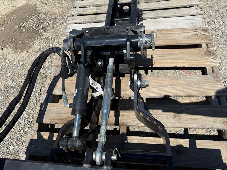 kubota-l4455a--4-pt-hitch-and-subframe-wh-auto-latch-uni-tach-image-10