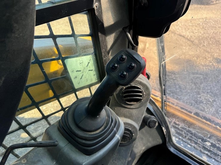 2017-caterpillar-249d-image-26