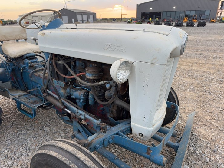 1957-ford-800-image-7
