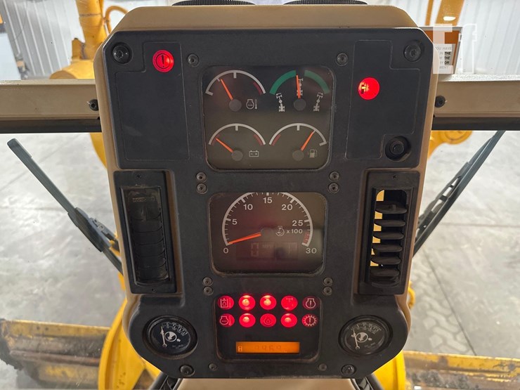2005-caterpillar-120h-image-19