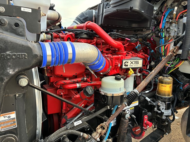 2020-peterbilt-567-image-9