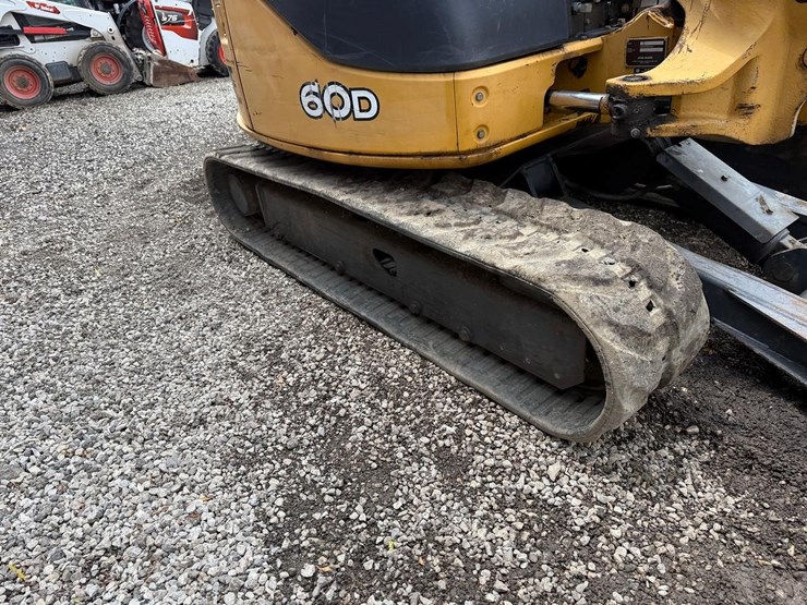 2010-john-deere-60d-image-11