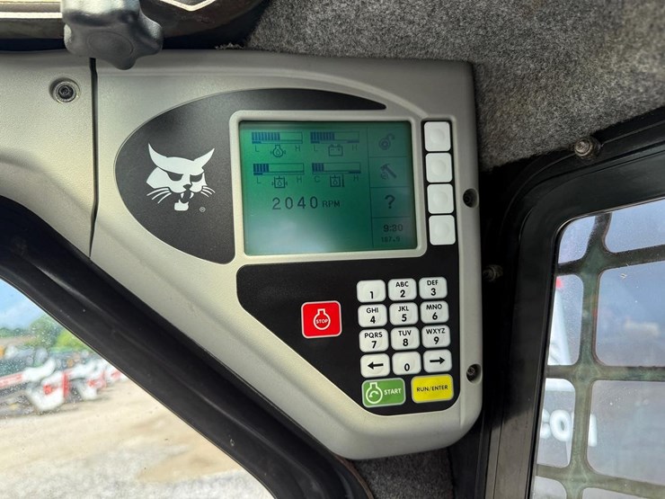 2011-bobcat-t190-image-22