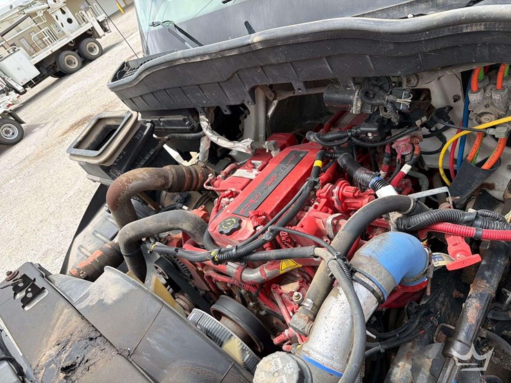 2019-international-durastar-4300-image-16