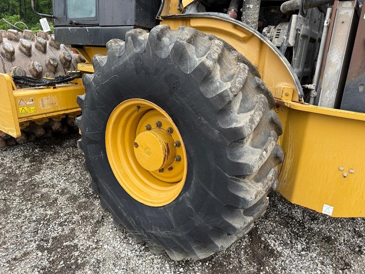 2011-caterpillar-cp56-image-14