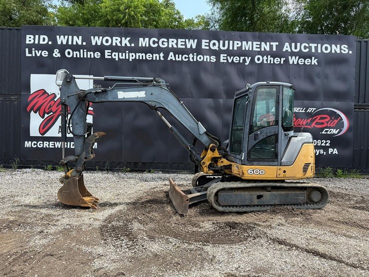 2010-john-deere-60d-image-1