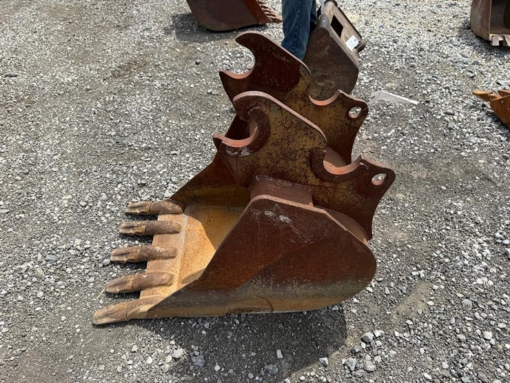 kubota-24”-excavator-bucket-image-2