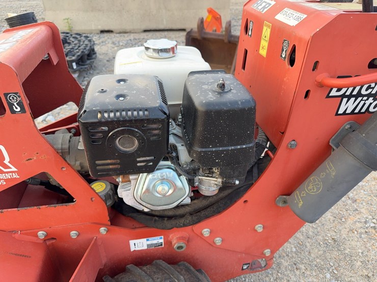 ditch-witch-c12-image-10